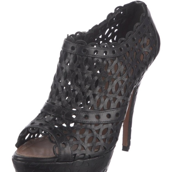ALAÏA Black Leather Laser-Cut Platform Heels | IT 37.5 (US 7.5) | Sculptural - Picture 2 of 6